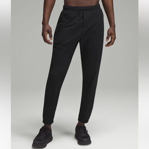Lululemon Surge Jogger Sweatpants Pants in Black sz Small 27” Shorter Length